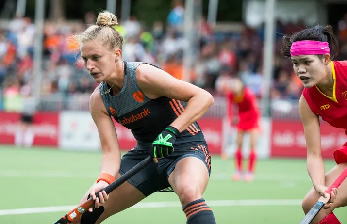 hockeyster leurink van laren naar schc