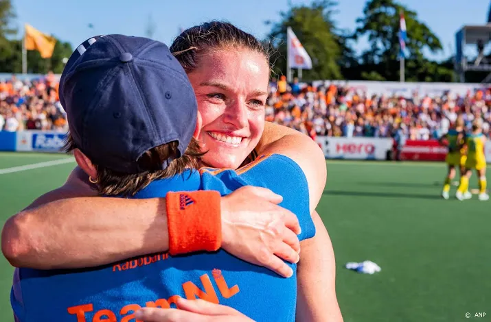 hockeysters met 24 speelsters naar tokio