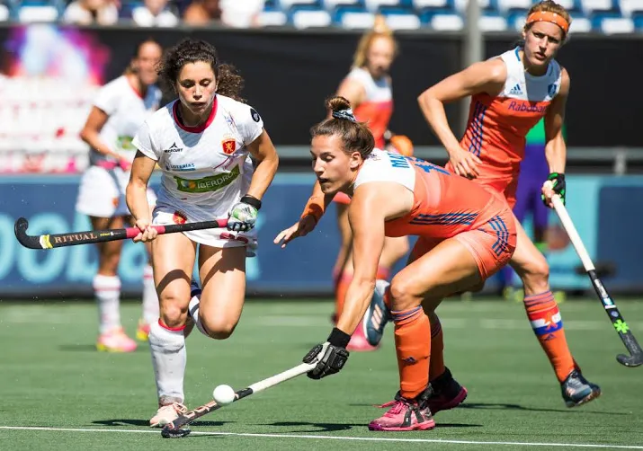 hockeysters openen met modale zege