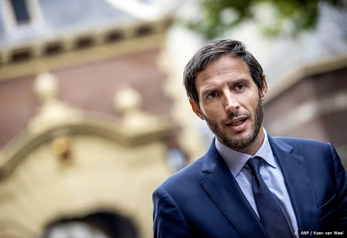 hoekstra beantwoord poetin met meer wapens sancties en hulp