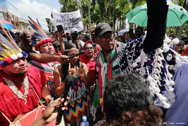hoekstra bericht binnendringers parlement suriname verontrustend