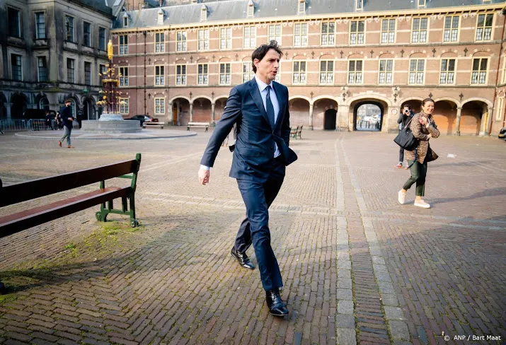 hoekstra cda moet echt 3 keer nadenken voor het in kabinet stapt
