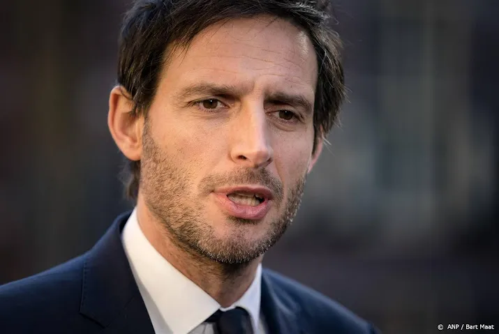 hoekstra eerst onderzoek naar snel visum aardbevingsslachtoffers