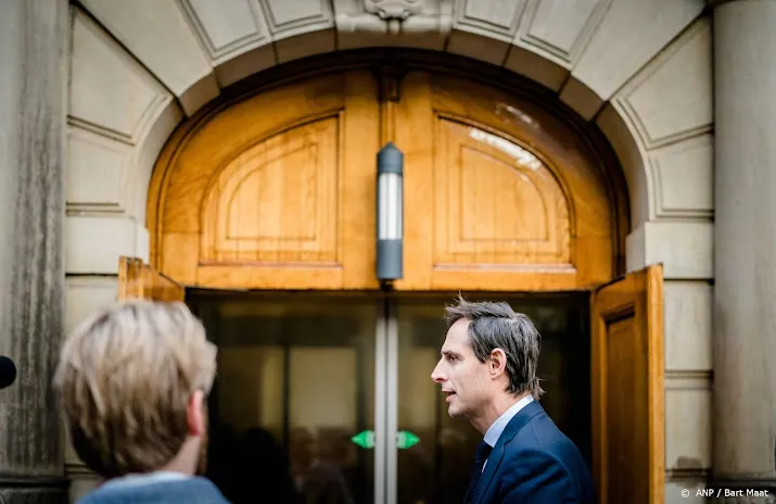 hoekstra eu nauwelijks in staat om continent te verdedigen