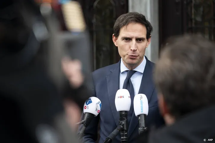 hoekstra gaat nieuwe kabinet in