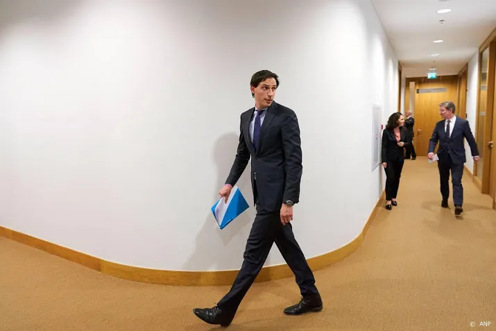 hoekstra herstructurering bij klm zal niet mals zijn