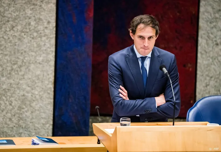 hoekstra kamer spreekt zichzelf tegen over air france klm