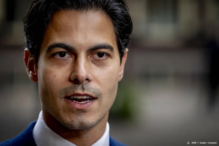hoekstra kan bij klimaattop niet aan de zijlijn staan vindt jetten