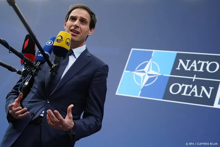 hoekstra kritisch over oproepen wapenstilstand oekraine