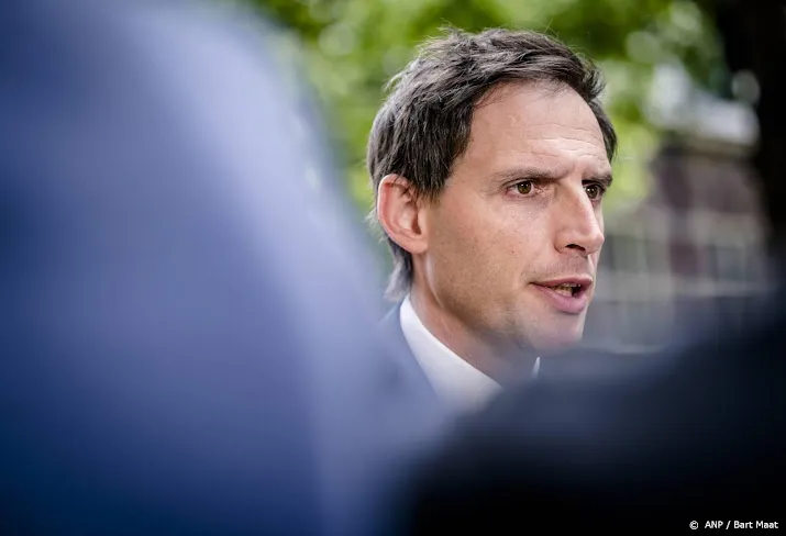 hoekstra meer aandacht actie en coordinatie voor oekraine