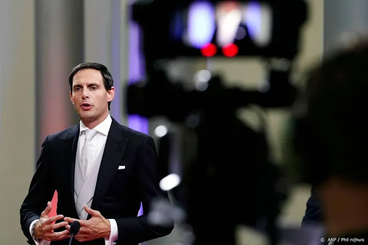 hoekstra minder zorg om staatsschuld dan om economische schade