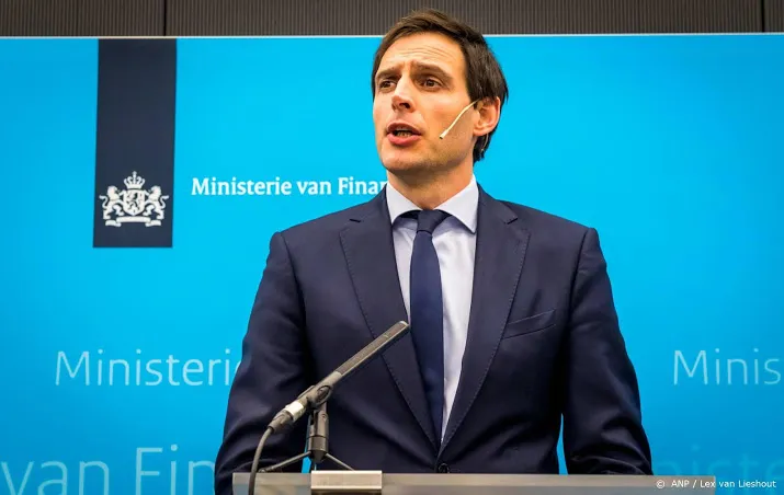 hoekstra praat vrijdag in parijs met collega