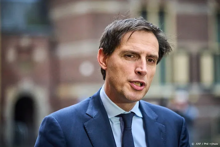 hoekstra rusland zal zware prijs betalen voor invasie