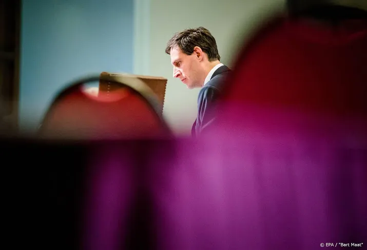 hoekstra stuurde aan op compromis in belastingzaak stichting