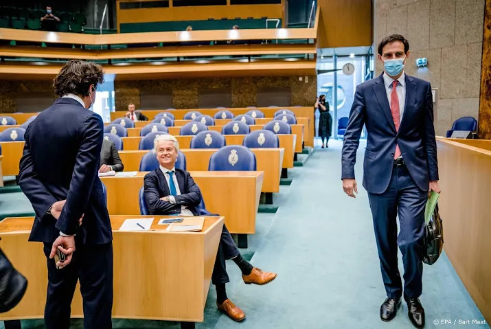hoekstra valt wilders aan over kwestie graus in verhit debat
