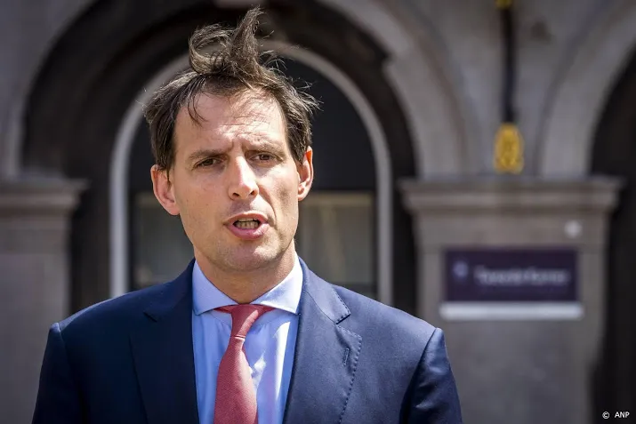 hoekstra voorspelt hele goede zomer voor economie
