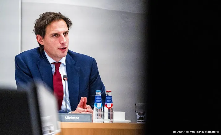 hoekstra voorzichtig positief om verder te praten over oekraine