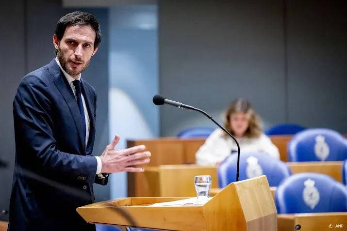 hoekstra wat extras vragen van rijken en bedrijven