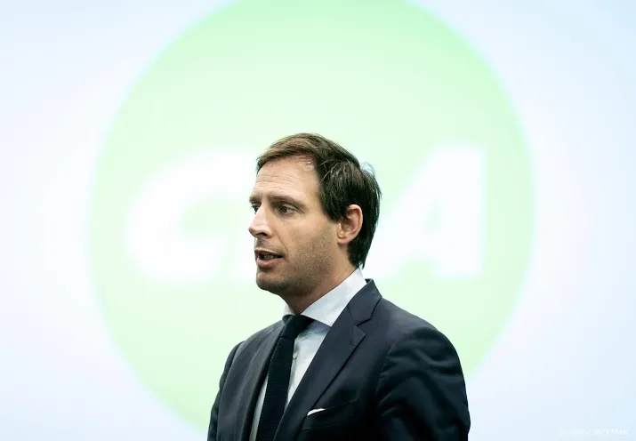 hoekstra wil door als cda leider en vertrouwen kiezer terugwinnen