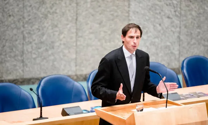 hoekstra wil nog even geduld met italie