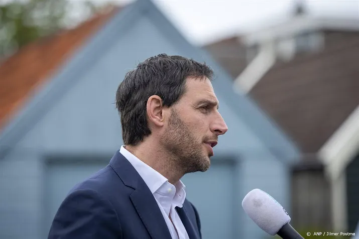 hoekstra zeker 150 nederlanders hebben soedan verlaten