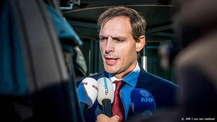 hoekstra ziet niets in verkoop klm belang