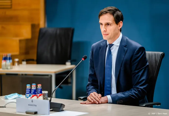hoekstra zorgen over belastingdienst juist niet over toeslagen