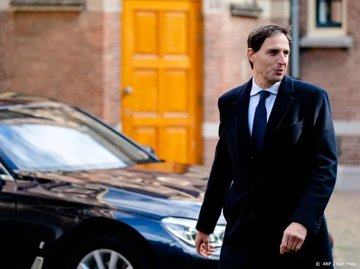 hoekstra zorgen over uitblijven akkoord bij klm