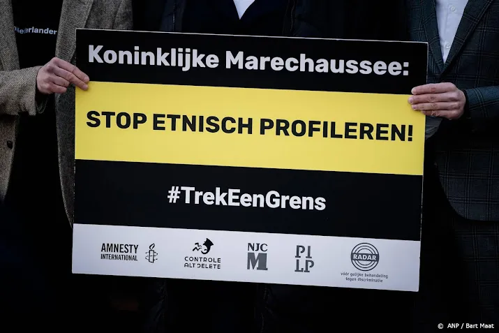 hof marechaussee discrimineert bij grenscontroles
