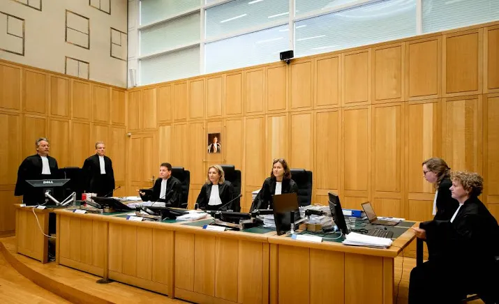 hof moet vrijspreken in zaak van den hurk