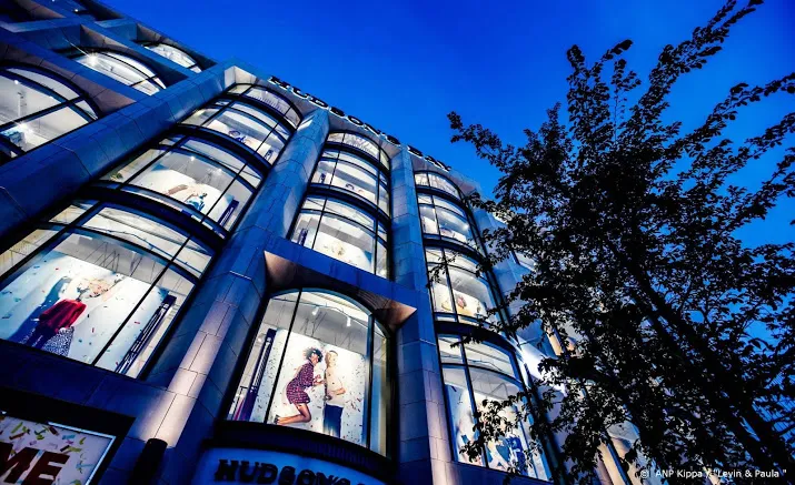 hof steekt stokje voor sluitingen hudsons bay