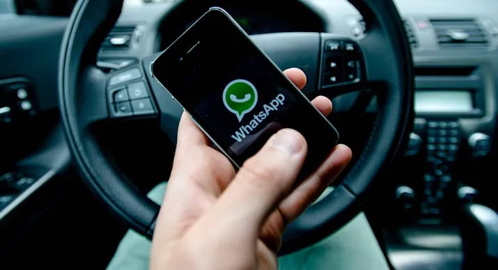 hof vonnist over aanraken mobieltje in auto