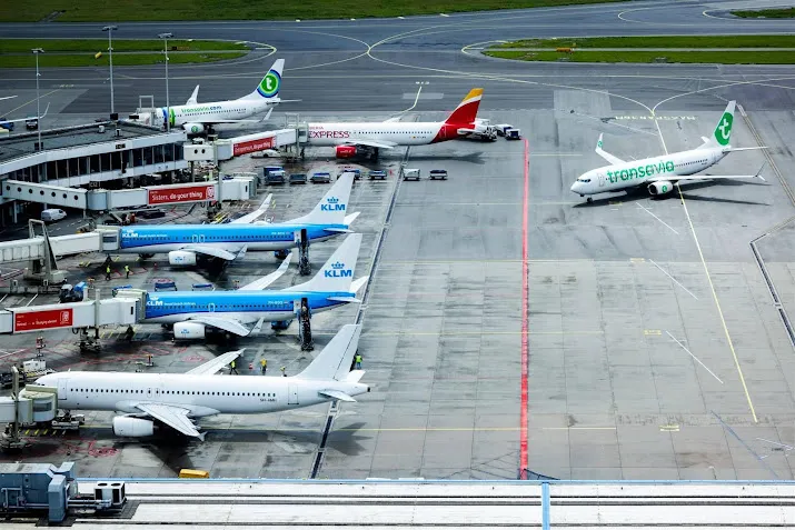 hoge raad kabinet kan niet zomaar vluchten op schiphol minderen