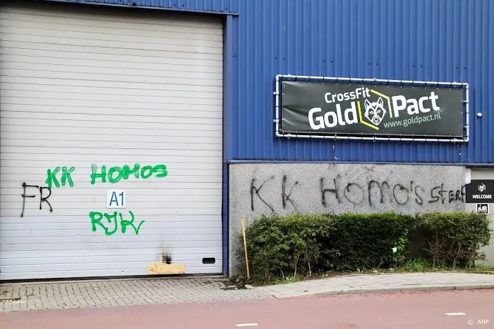 homofobe teksten op sportschool van oprichter roze kameraden