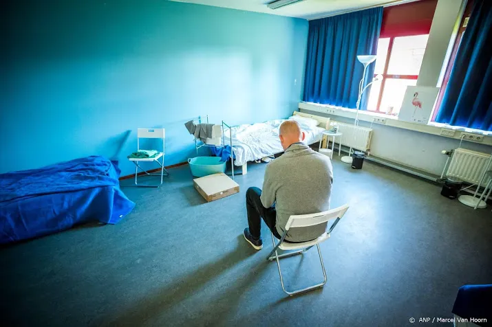 honderd rotterdamse daklozen krijgen versneld eigen woonplek