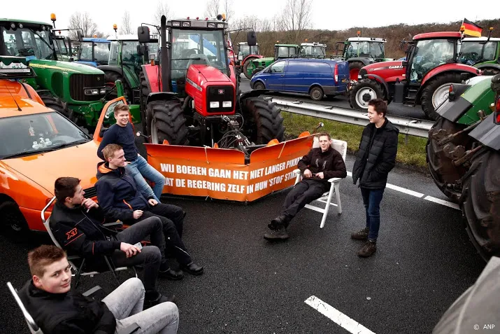 honderden activisten barbecueen op snelwegen