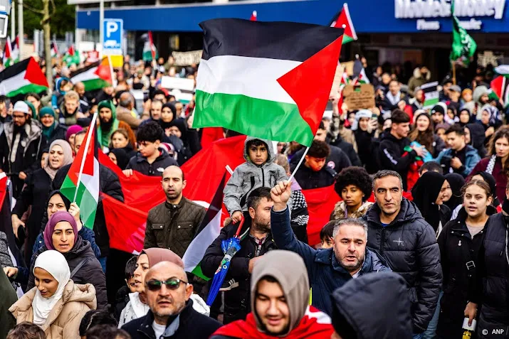 honderden betuigen in den haag steun aan palestijnen