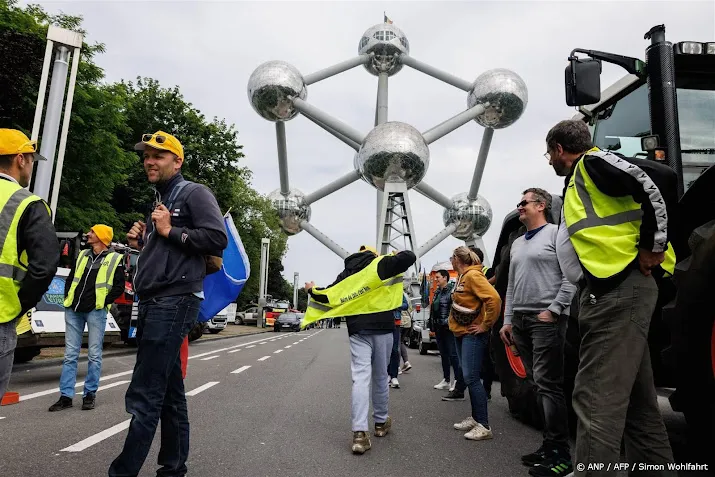 honderden boeren bij demonstratie in brussels atomiumpark