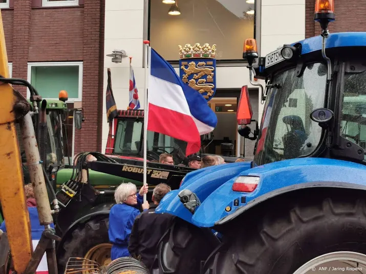 honderden boeren op provinciehuis leeuwarden