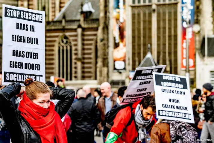 honderden deelnemers vrouwenmars