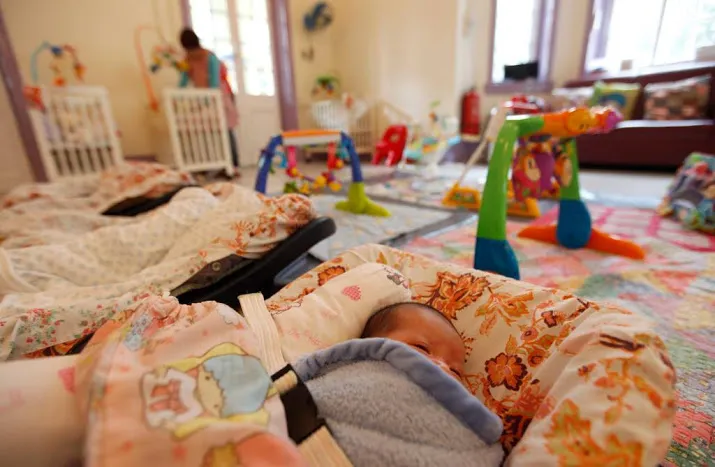honderden illegale adopties in nederland