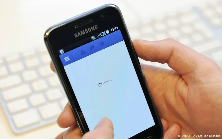 honderden klanten opgelicht via telefoonsite