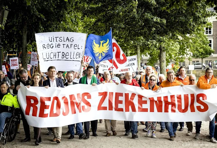 honderden limburgers in den haag voor behoud ziekenhuis