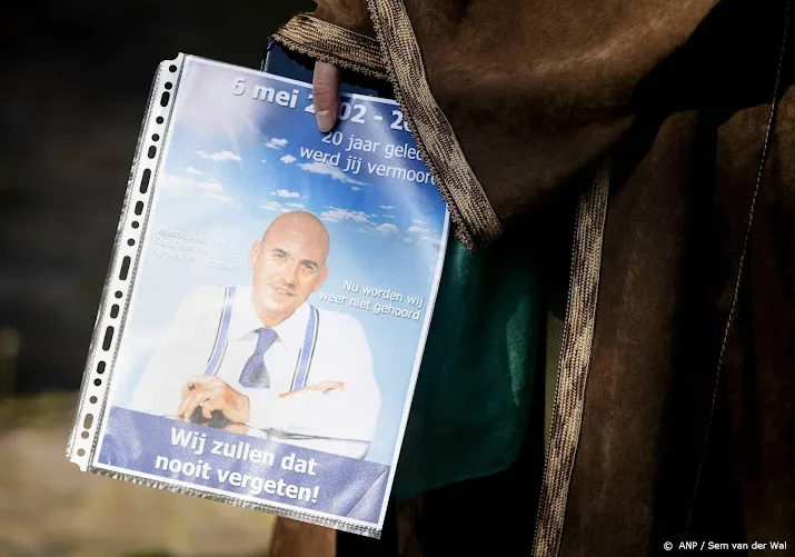 honderden mensen lopen mee met stille tocht voor pim fortuyn