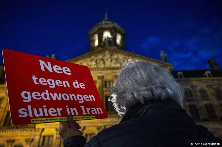 honderden mensen op de been uit solidariteit met protesten iran