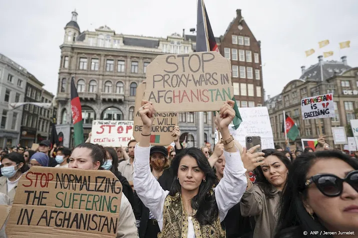 honderden mensen op de been voor afghanistan