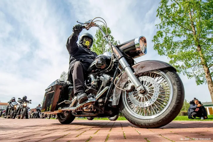 honderden motorrijders naar rms herdenking