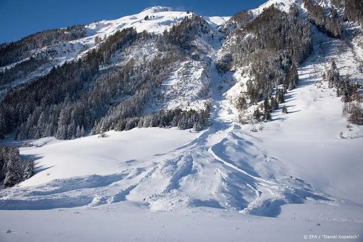 honderden nederlanders sluiten zich aan bij zaak tegen tirol
