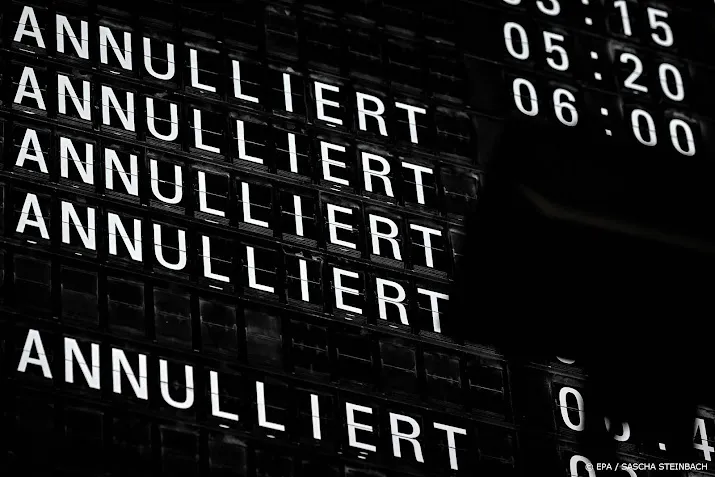 honderden vluchten geannuleerd om stakingen dusseldorf en keulen