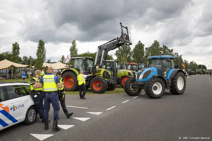 honderdtal trekkers verzameld bij aanmeldcentrum ter apel